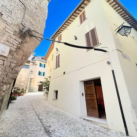 Storico Spacious City House - Car Unnecessary - Wifi - Sleeps 10 Spoleto