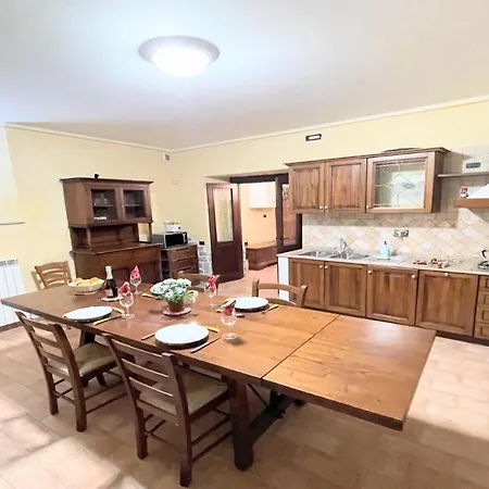 Storico Spacious City House - Car Unnecessary - Wifi - Sleeps 10 Villa