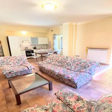 Storico Spacious City House - Car Unnecessary - Wifi - Sleeps 10 Βίλα