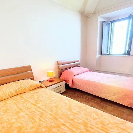Villa Storico Spacious City House - Car Unnecessary - Wifi - Sleeps 10 Spoleto