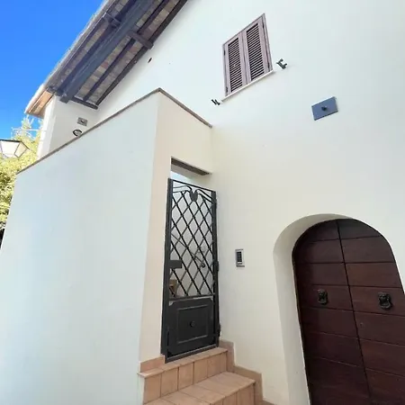 Villa Storico Spacious City House - Car Unnecessary - Wifi - Sleeps 10