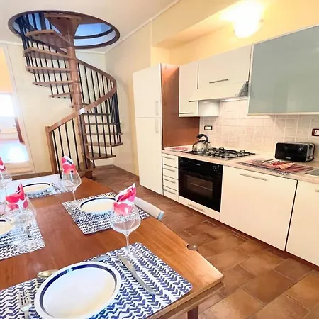 Storico Spacious City House - Car Unnecessary - Wifi - Sleeps 10