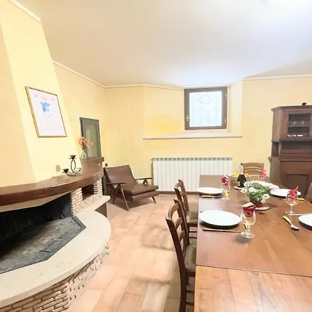 Villa Storico Spacious City House - Car Unnecessary - Wifi - Sleeps 10 *